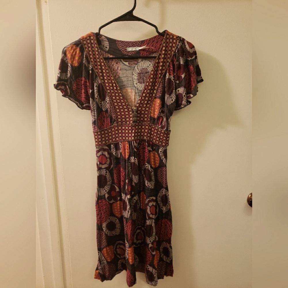 Kimchi Blue short sleeve midi dress, bold rich earth tones print, soft, size XS